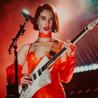St. Vincent – Annie Clark and the Art of Modern Guitar Innovation