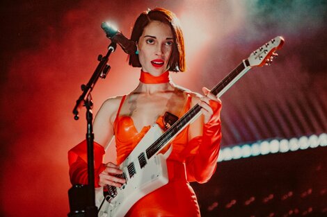 St. Vincent – Annie Clark and the Art of Modern Guitar Innovation