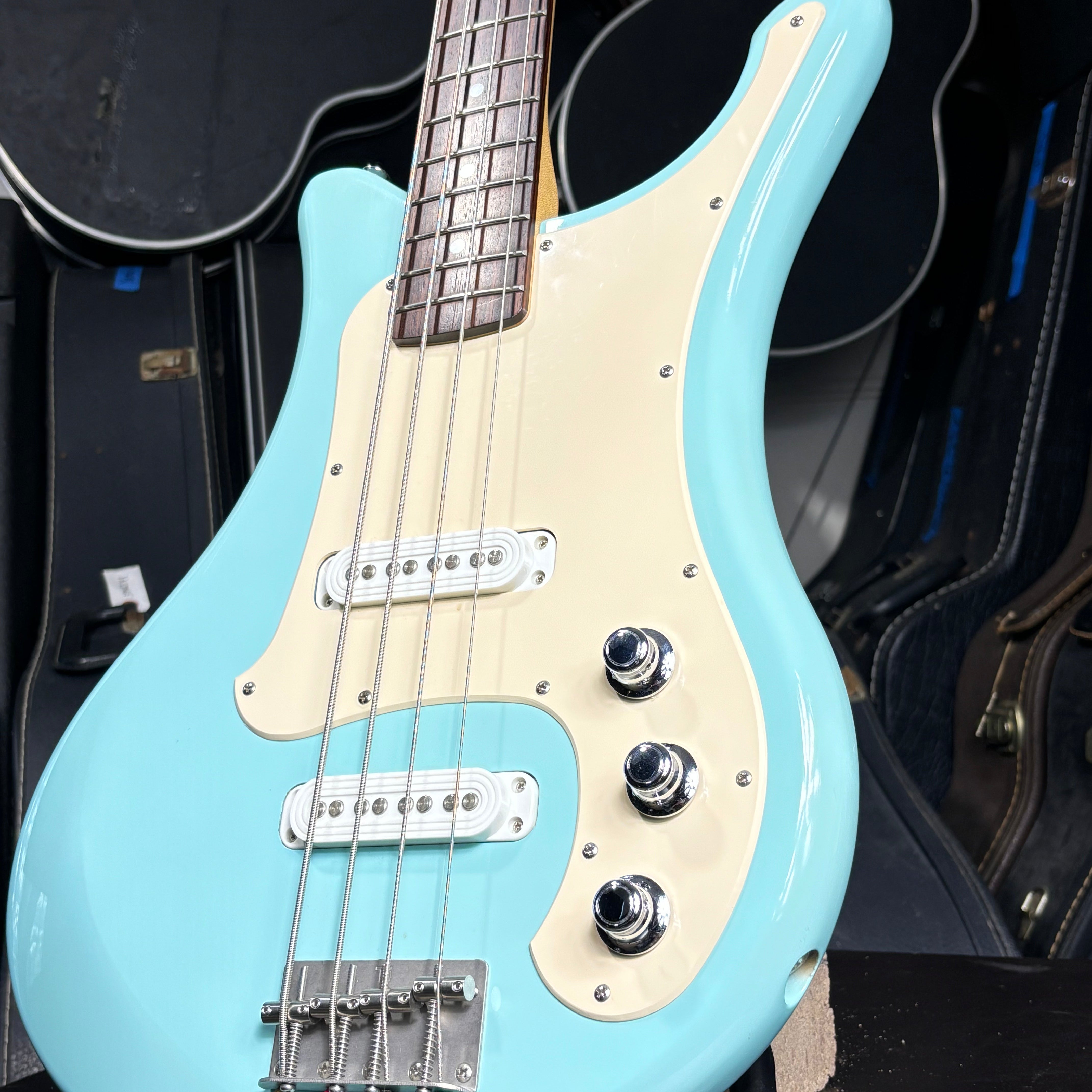 Vintage Japanese Basses: Underrated Powerhouses - GiGi