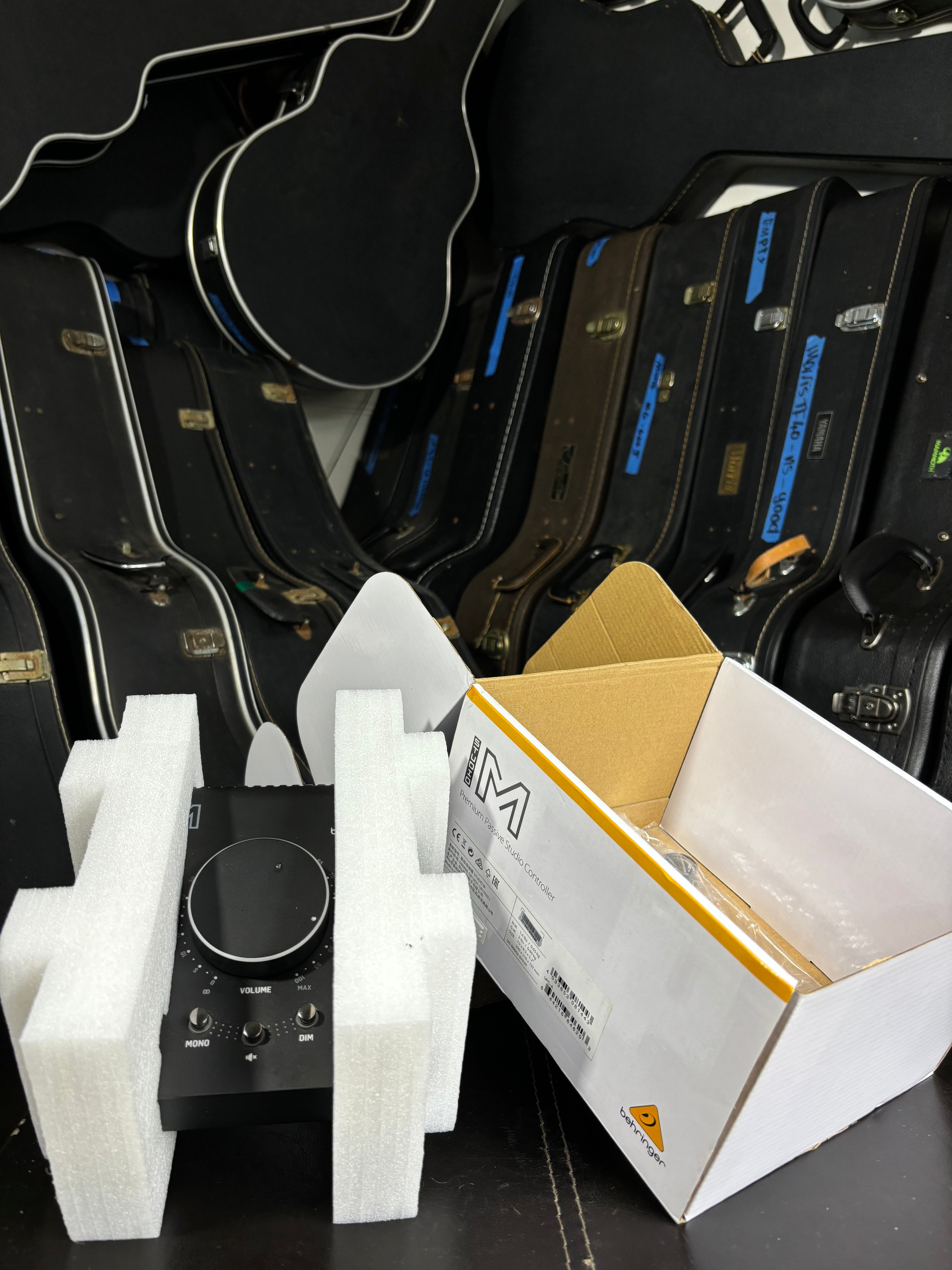 Behringer Studio M – Passive Studio Monitor Controller GiGi