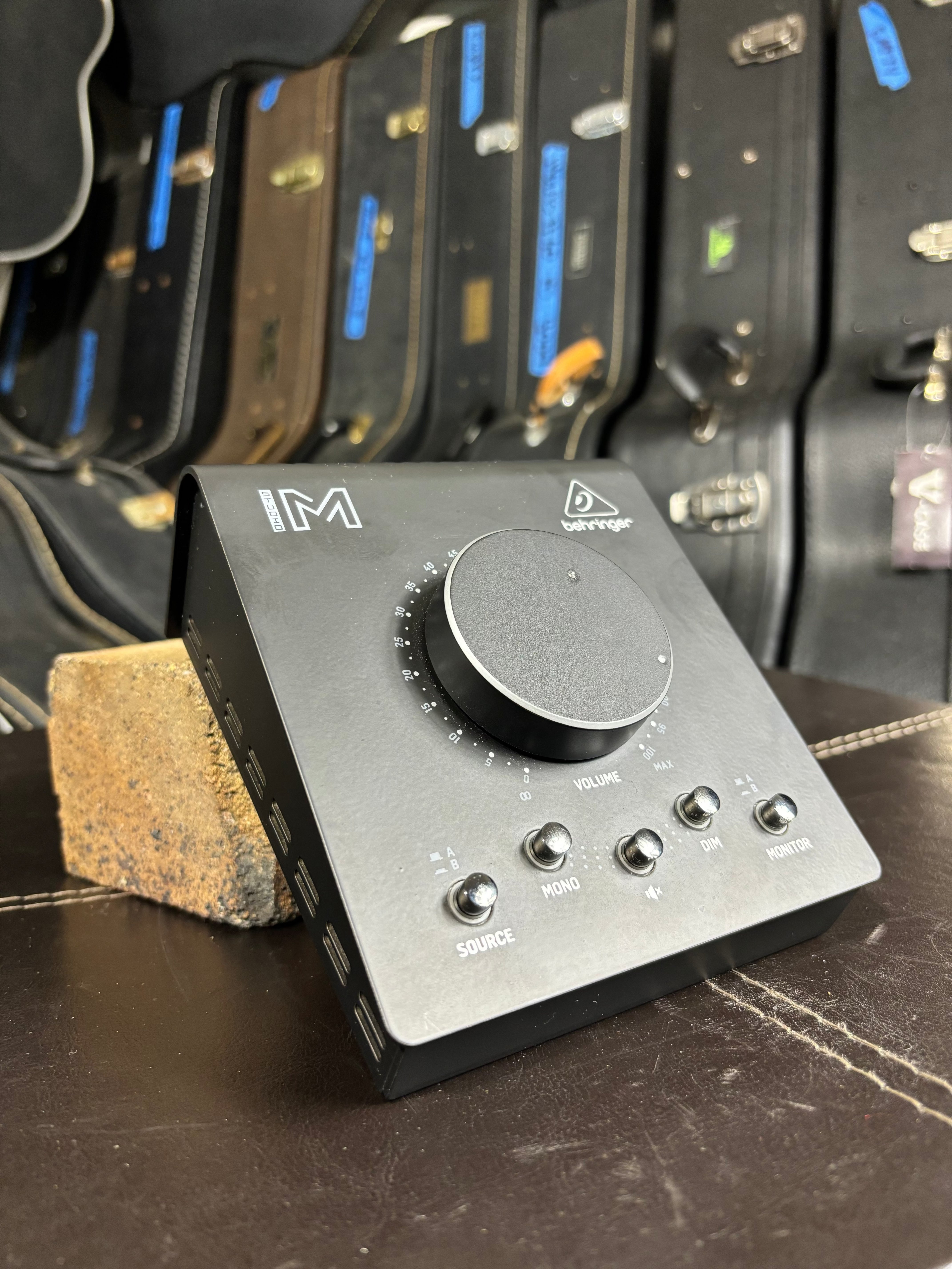 Behringer Studio M – Passive Studio Monitor Controller GiGi