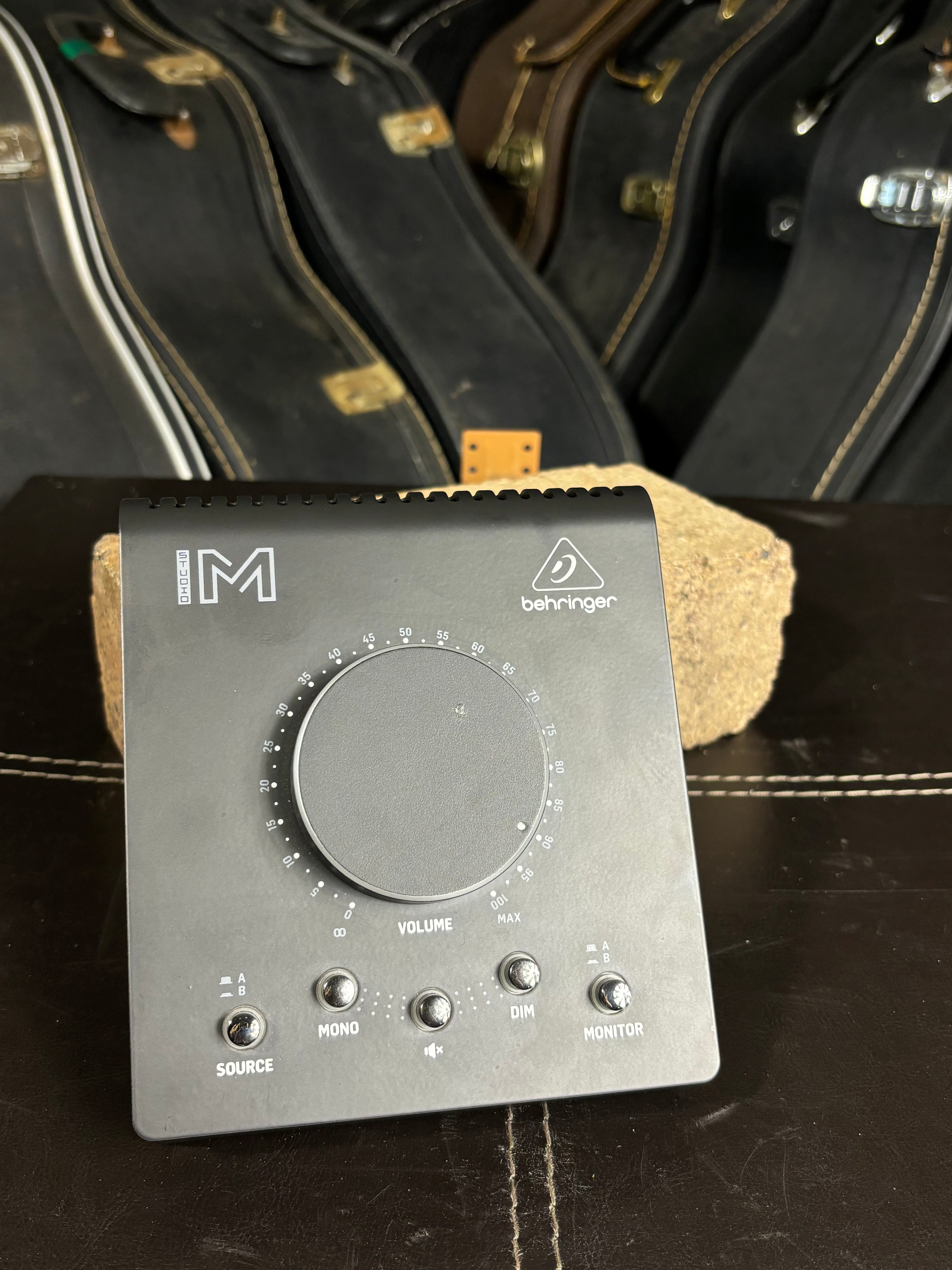 Behringer Studio M – Passive Studio Monitor Controller GiGi