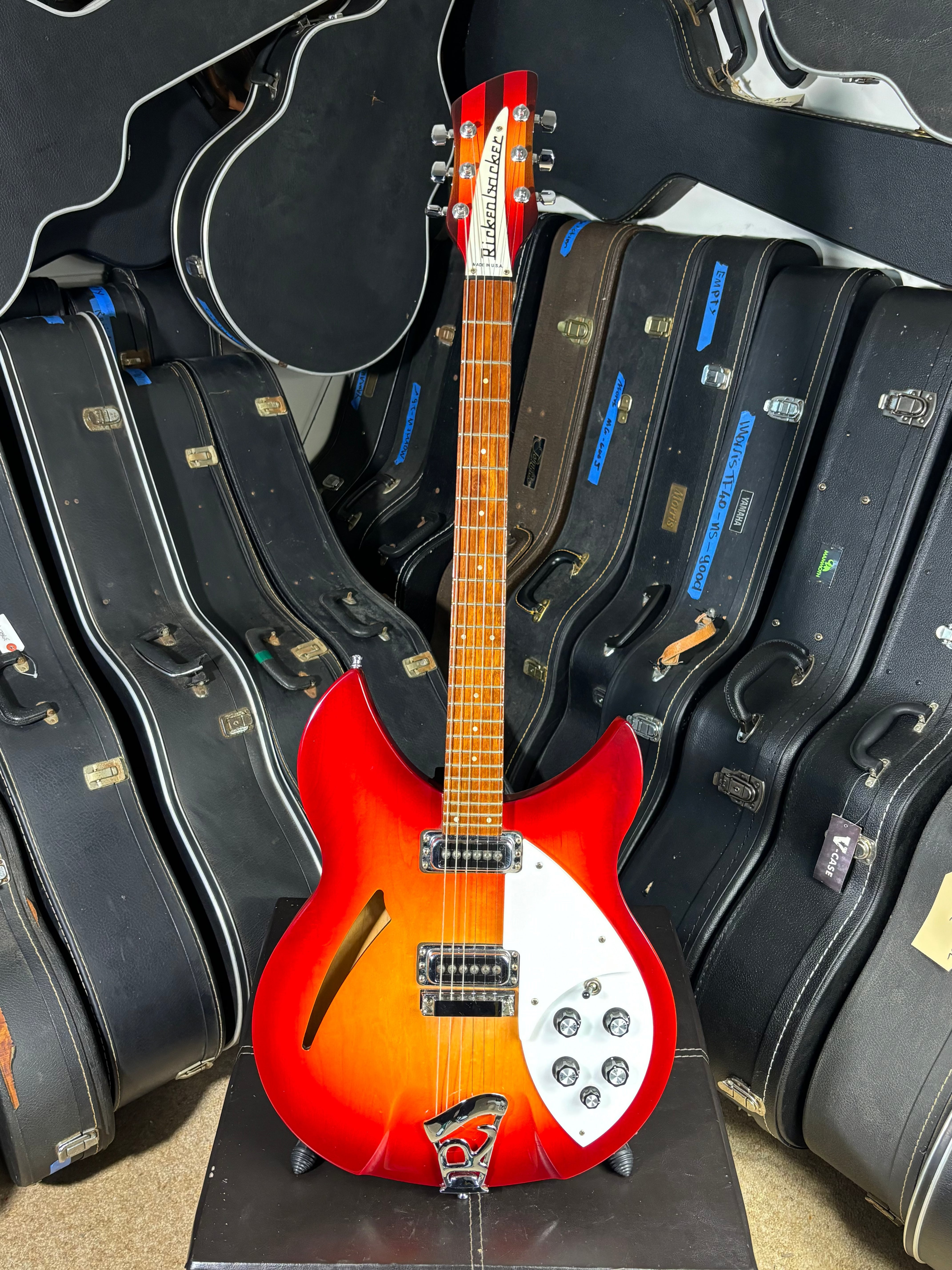 Rickenbacker 330 – Fireglo – 2011 GiGi