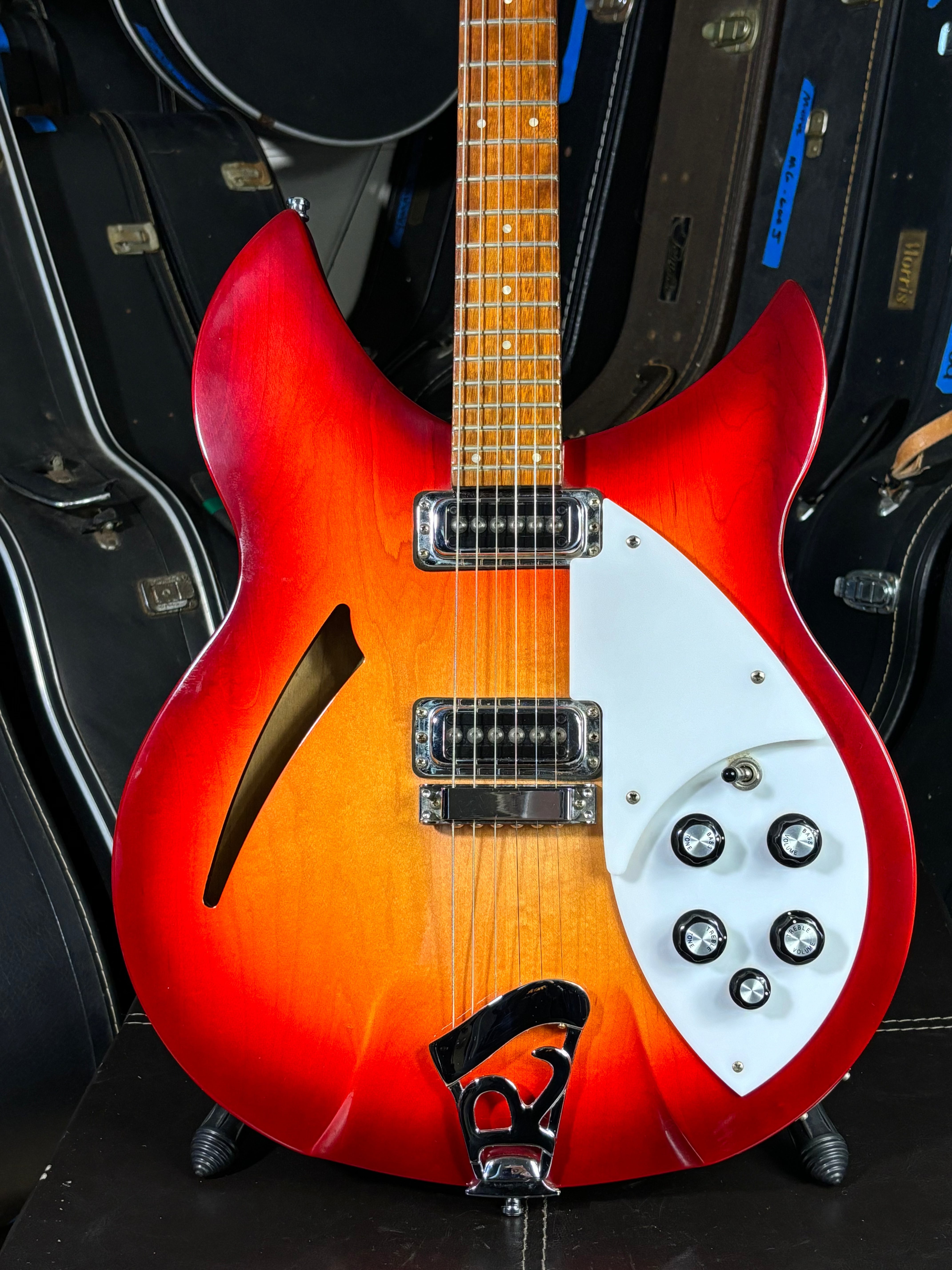 Rickenbacker 330 – Fireglo – 2011 GiGi