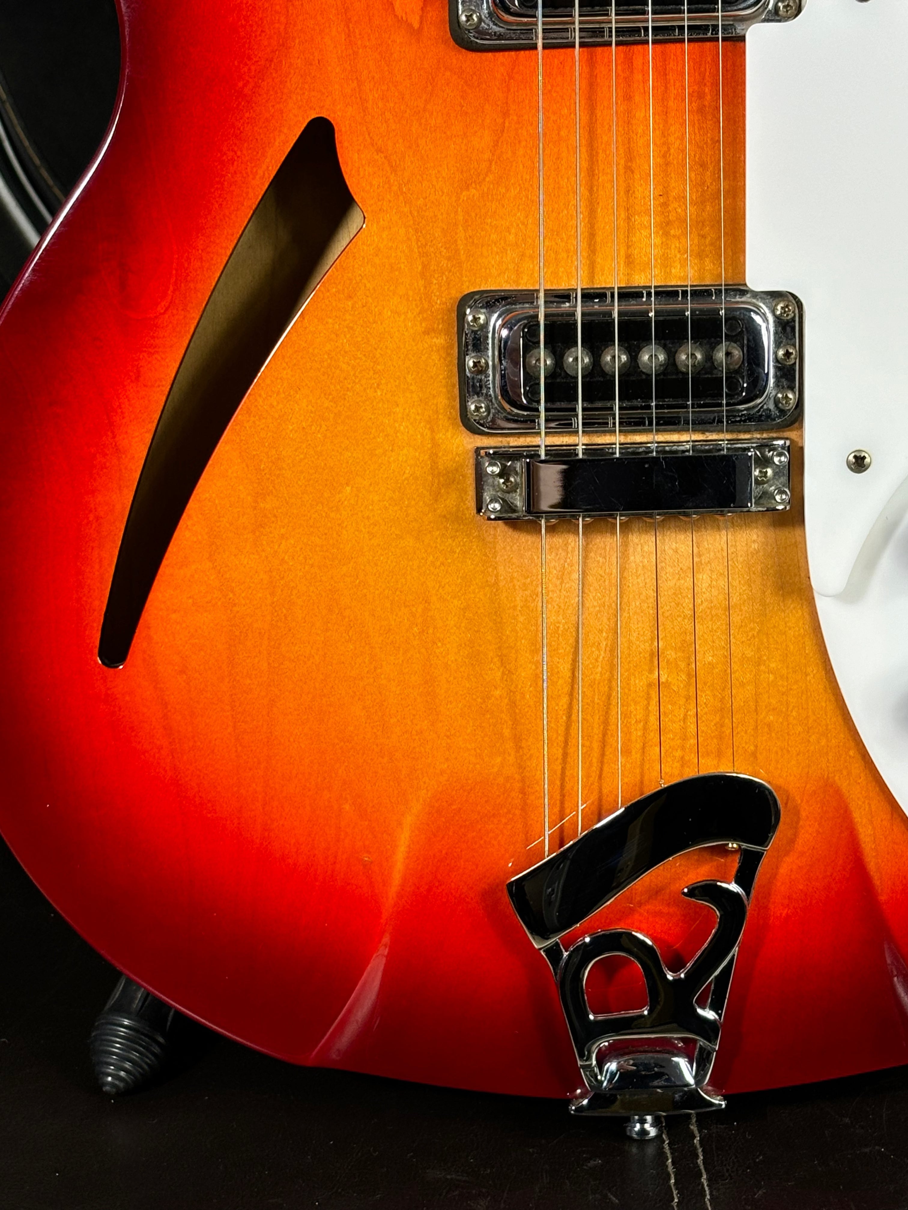 Rickenbacker 330 – Fireglo – 2011 GiGi