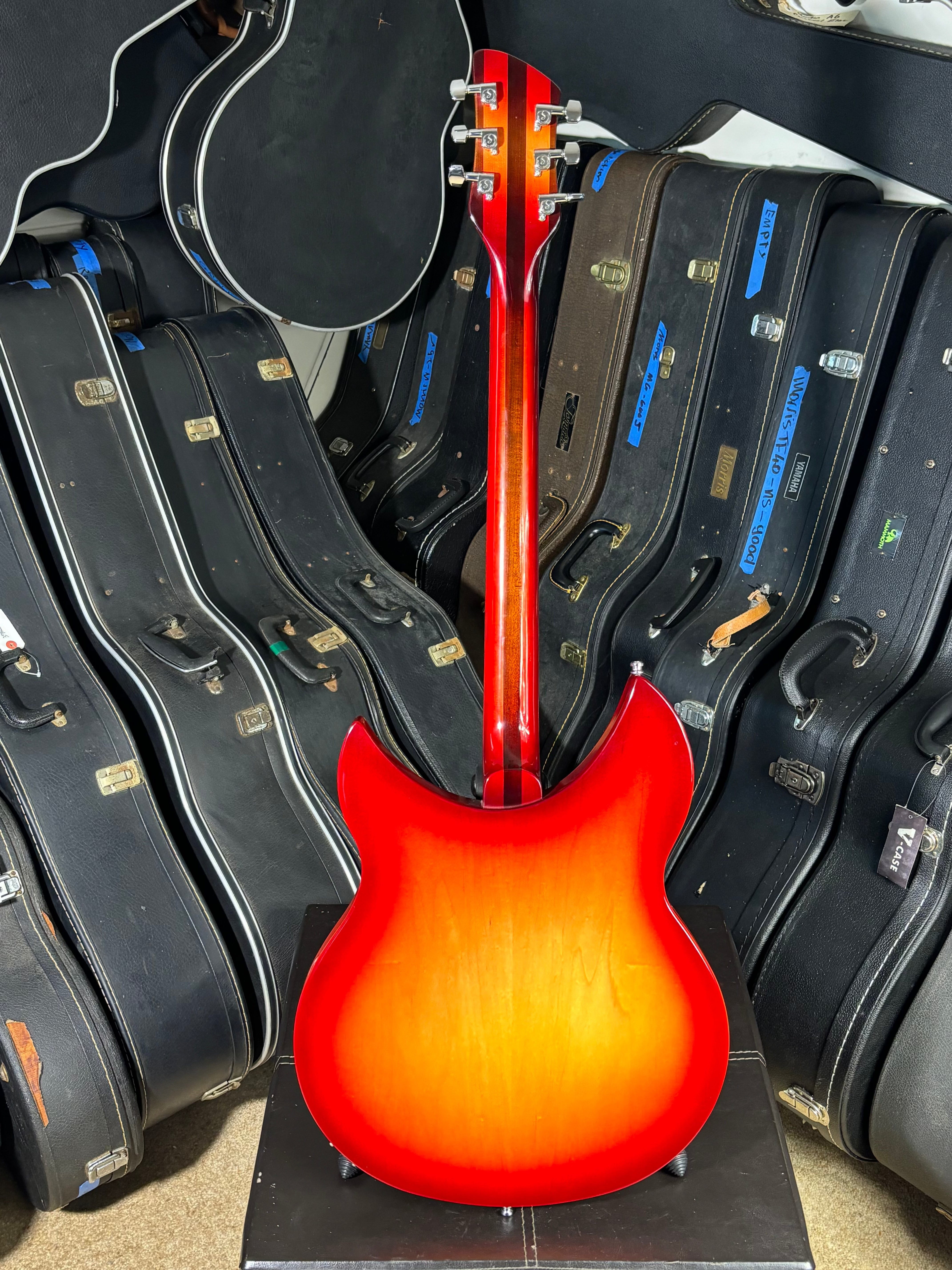 Rickenbacker 330 – Fireglo – 2011 GiGi