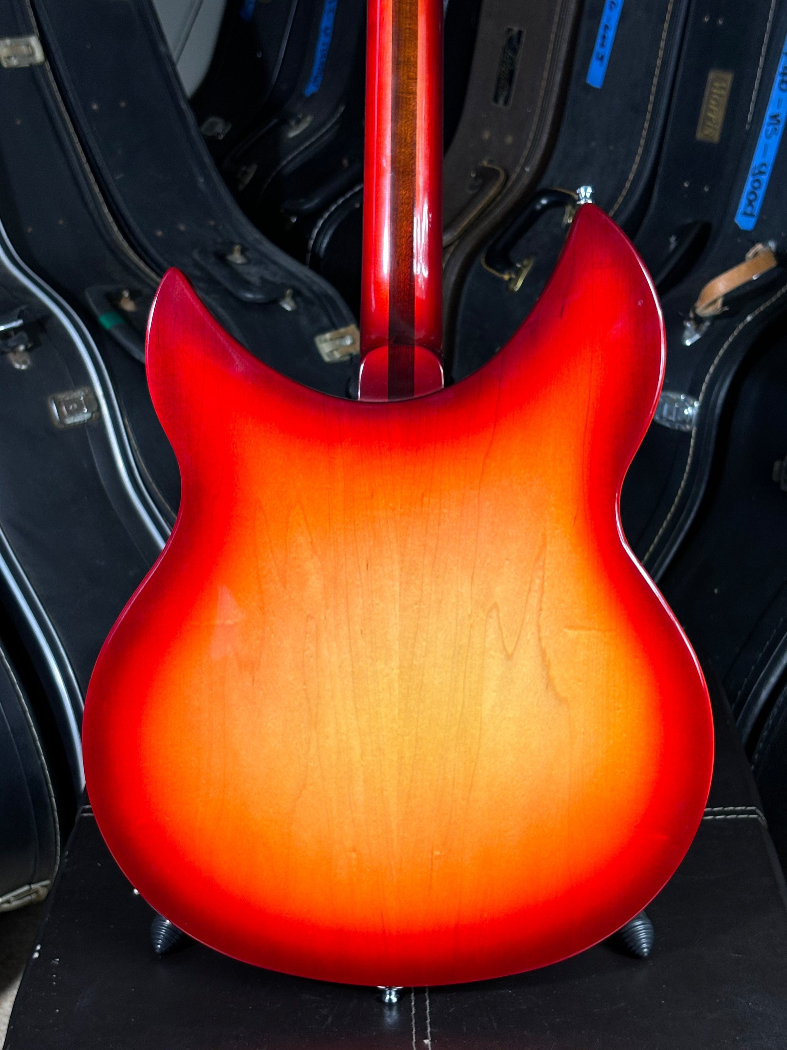 Rickenbacker 330 – Fireglo – 2011 GiGi