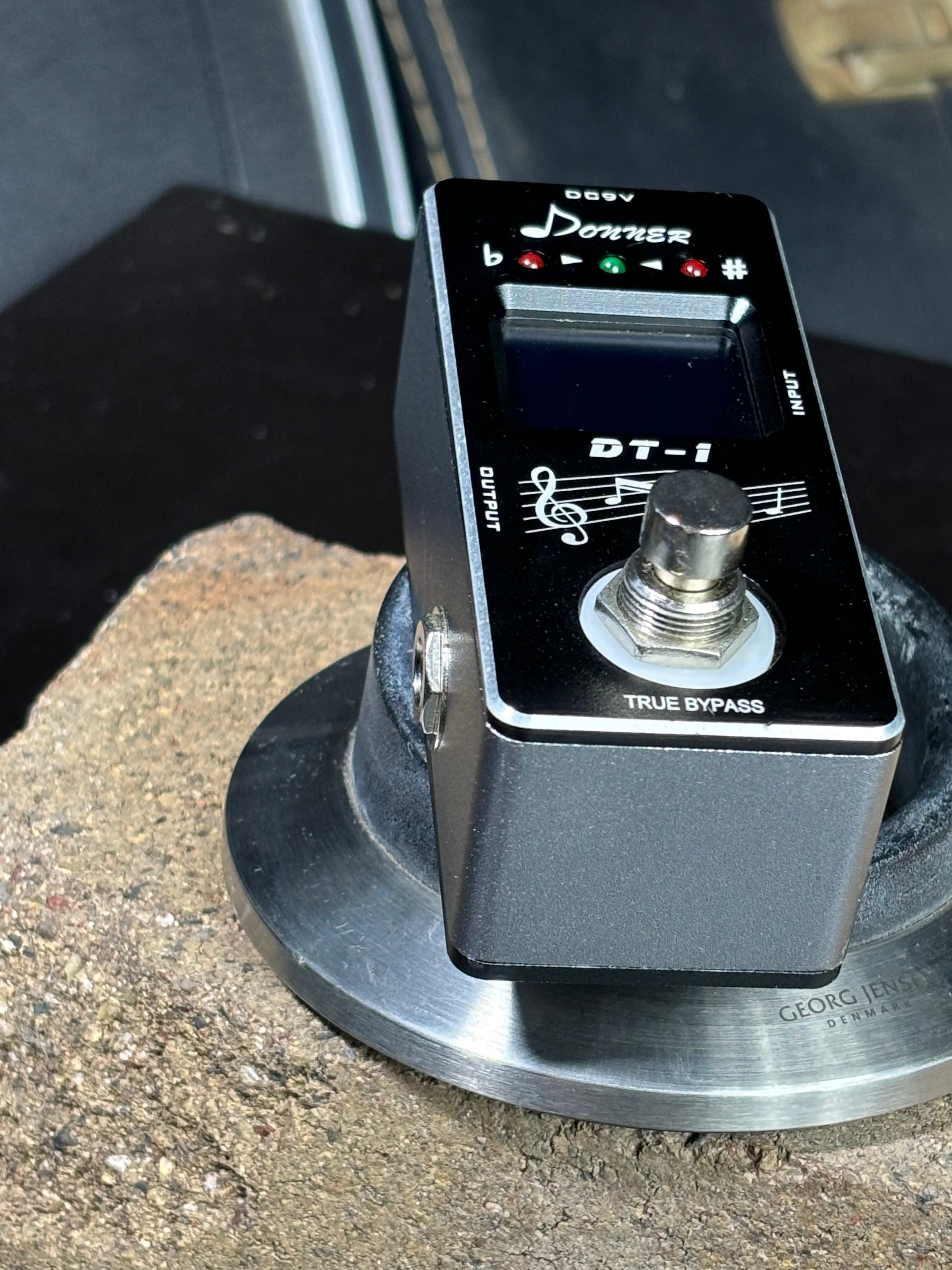 Donner DT-1 – Chromatic Guitar Tuner Pedal GiGi