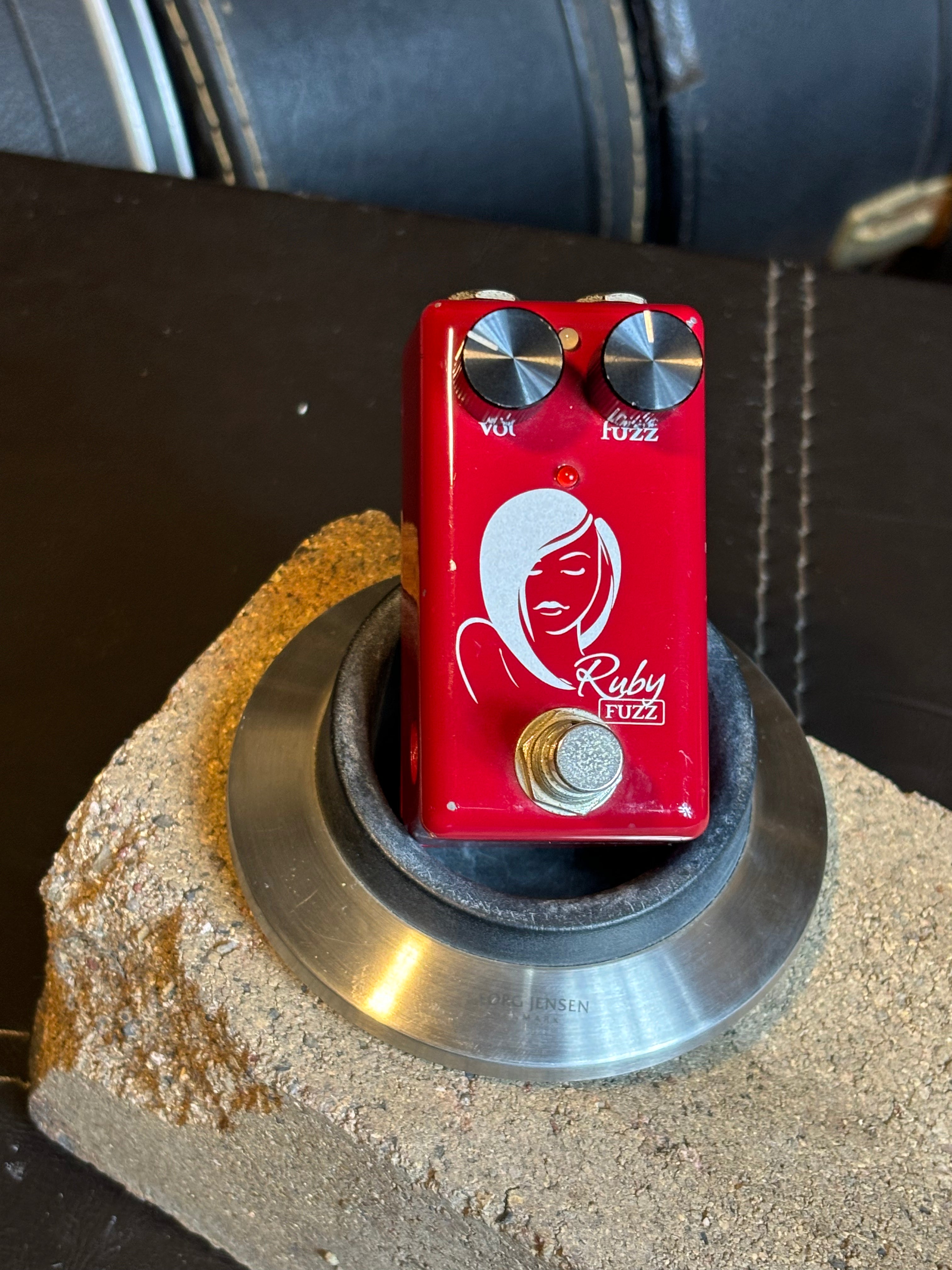 Red Witch – Ruby Fuzz