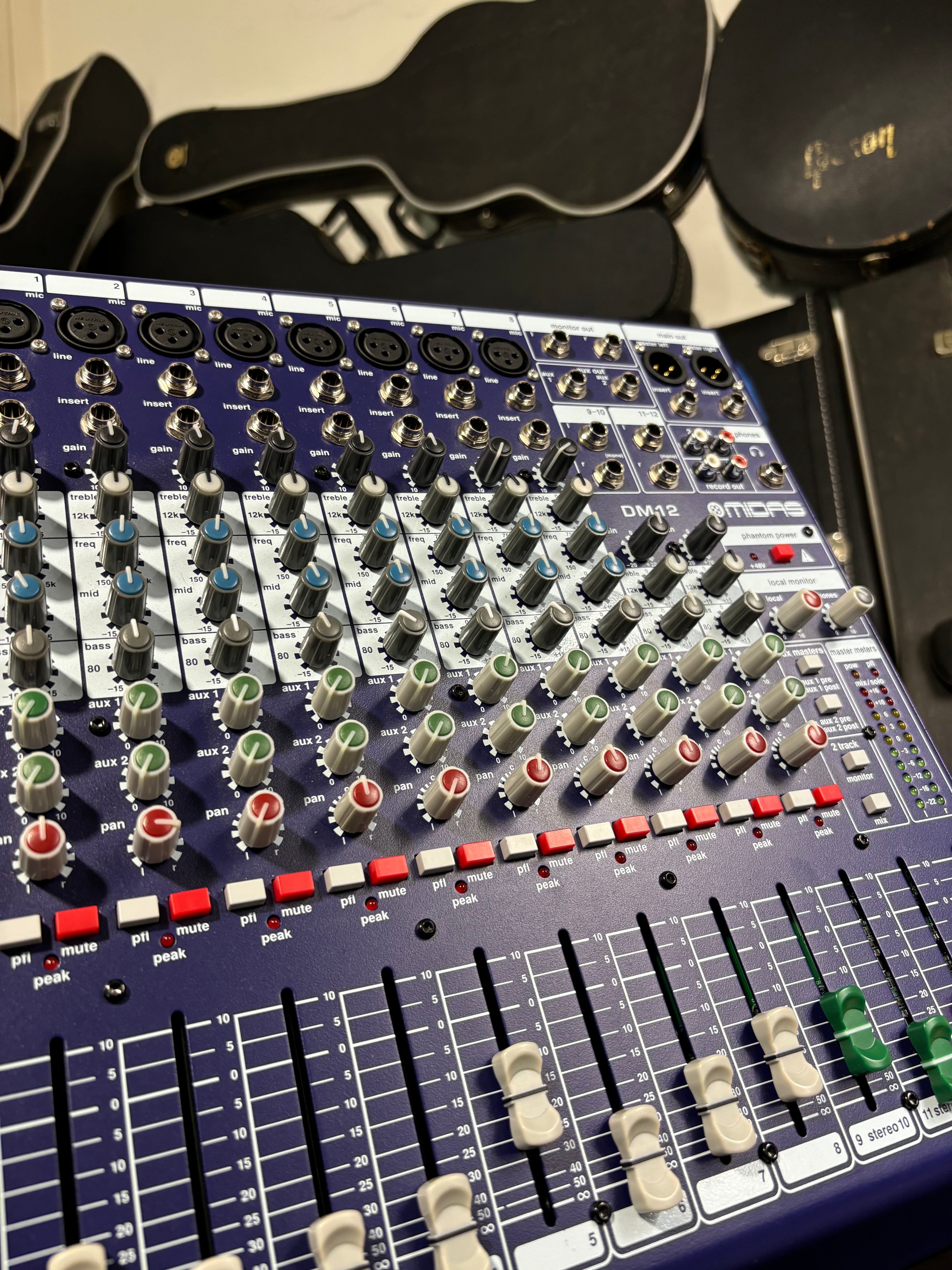 Midas DM12 – 12-Channel Analog Mixer