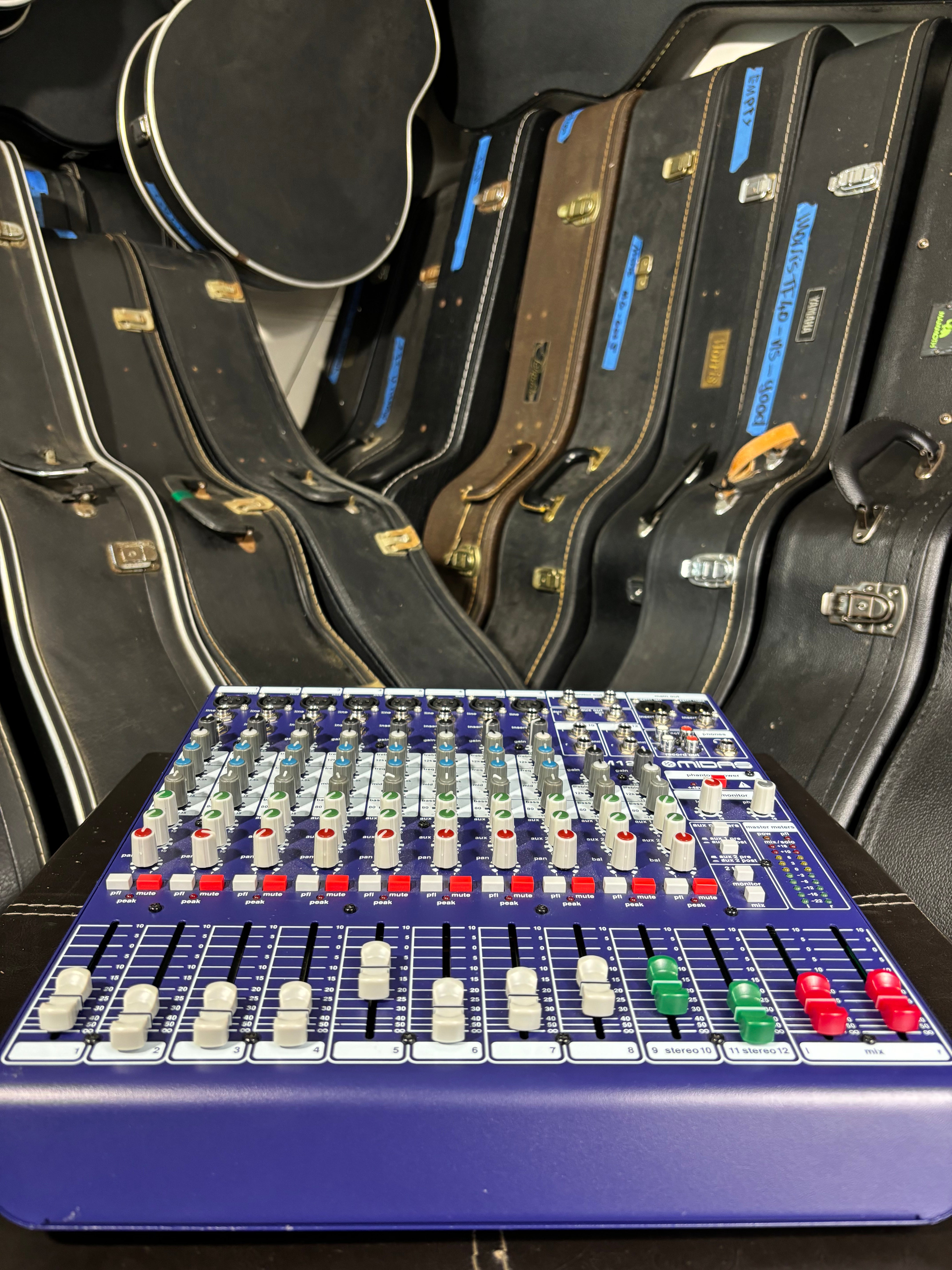 Midas DM12 – 12-Channel Analog Mixer