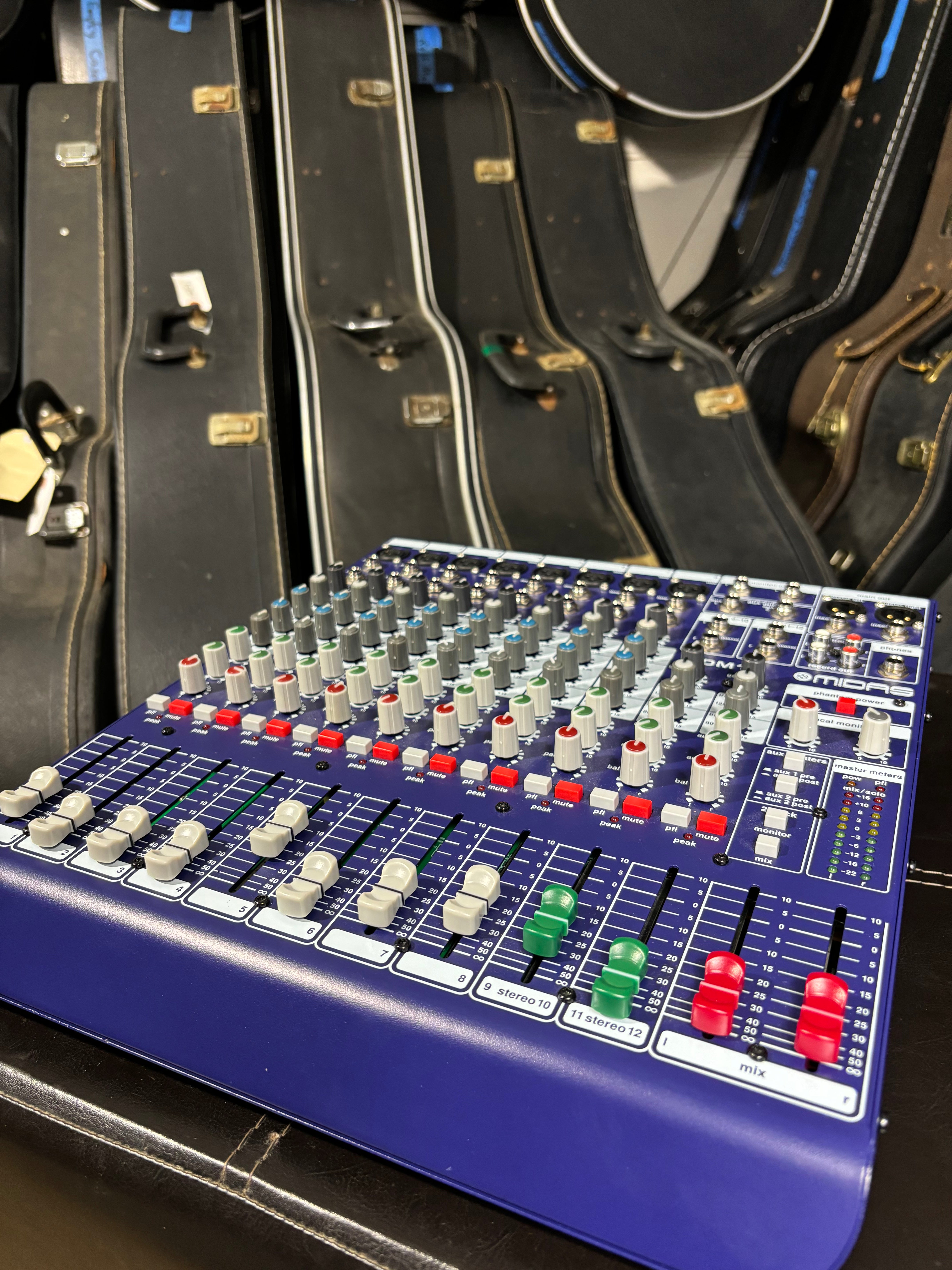Midas DM12 – 12-Channel Analog Mixer