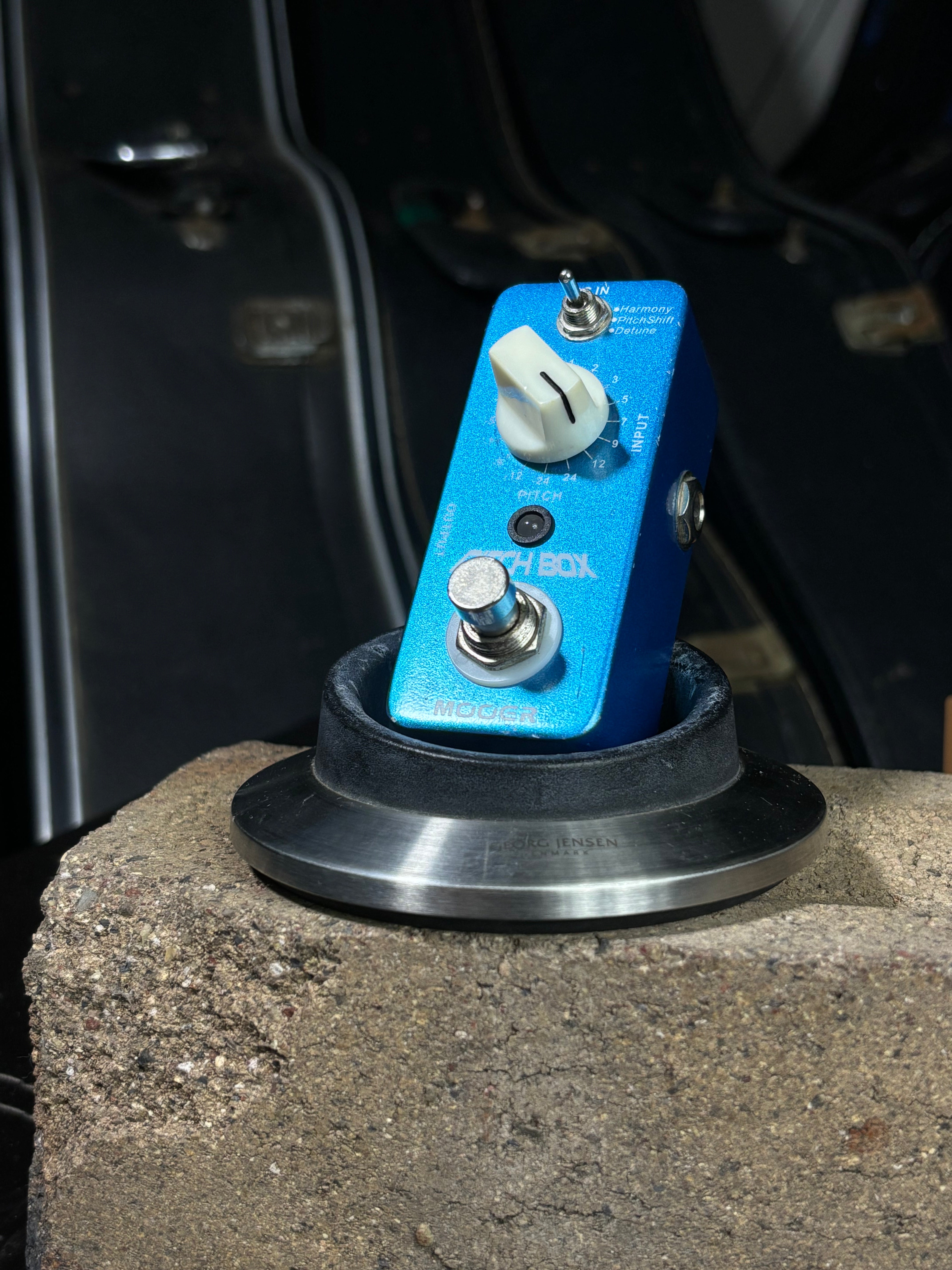 Mooer Pitchbox – Polyphonic Pitch Shifter / Harmonizer Pedal