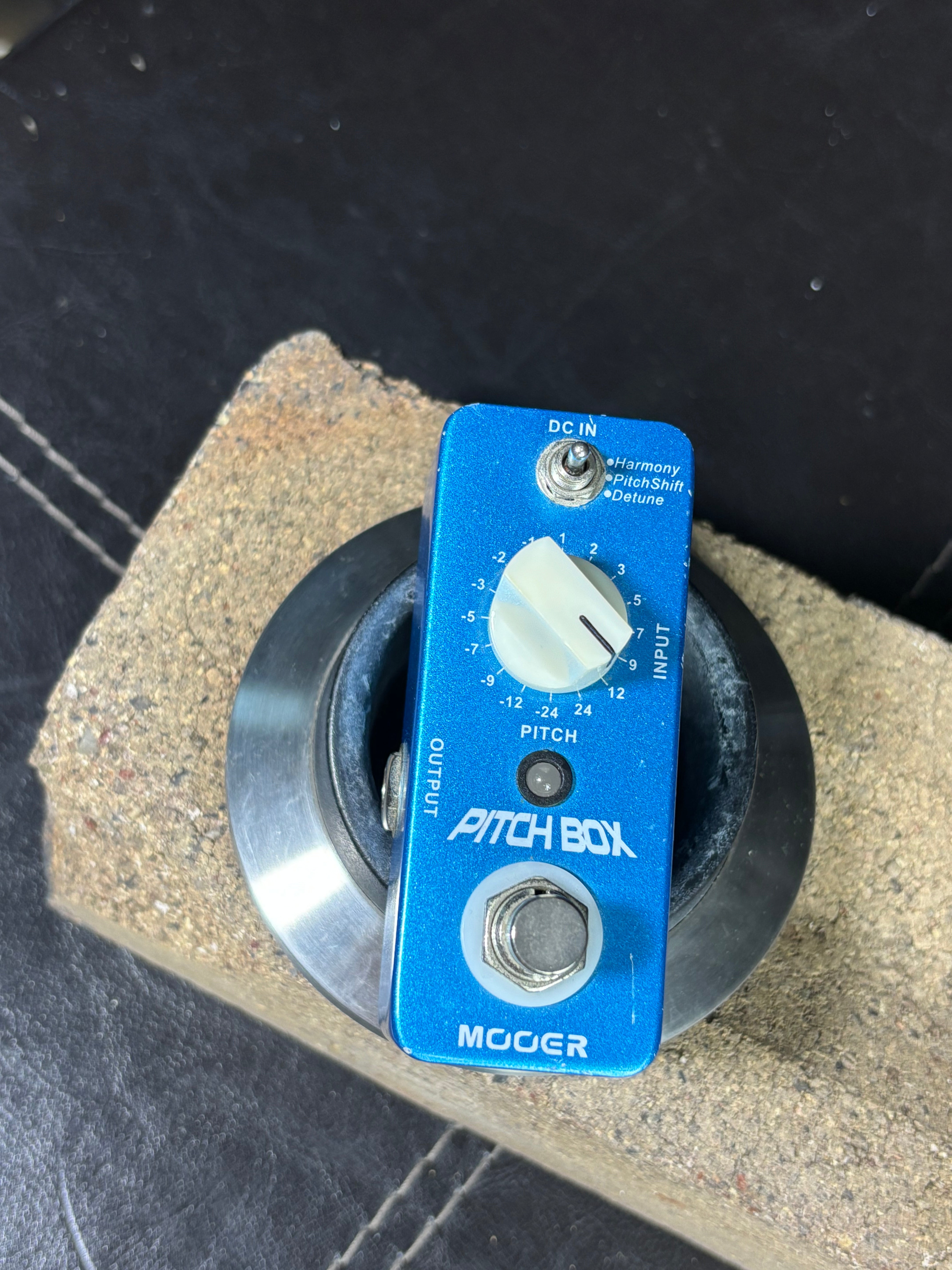 Mooer Pitchbox – Polyphonic Pitch Shifter / Harmonizer Pedal