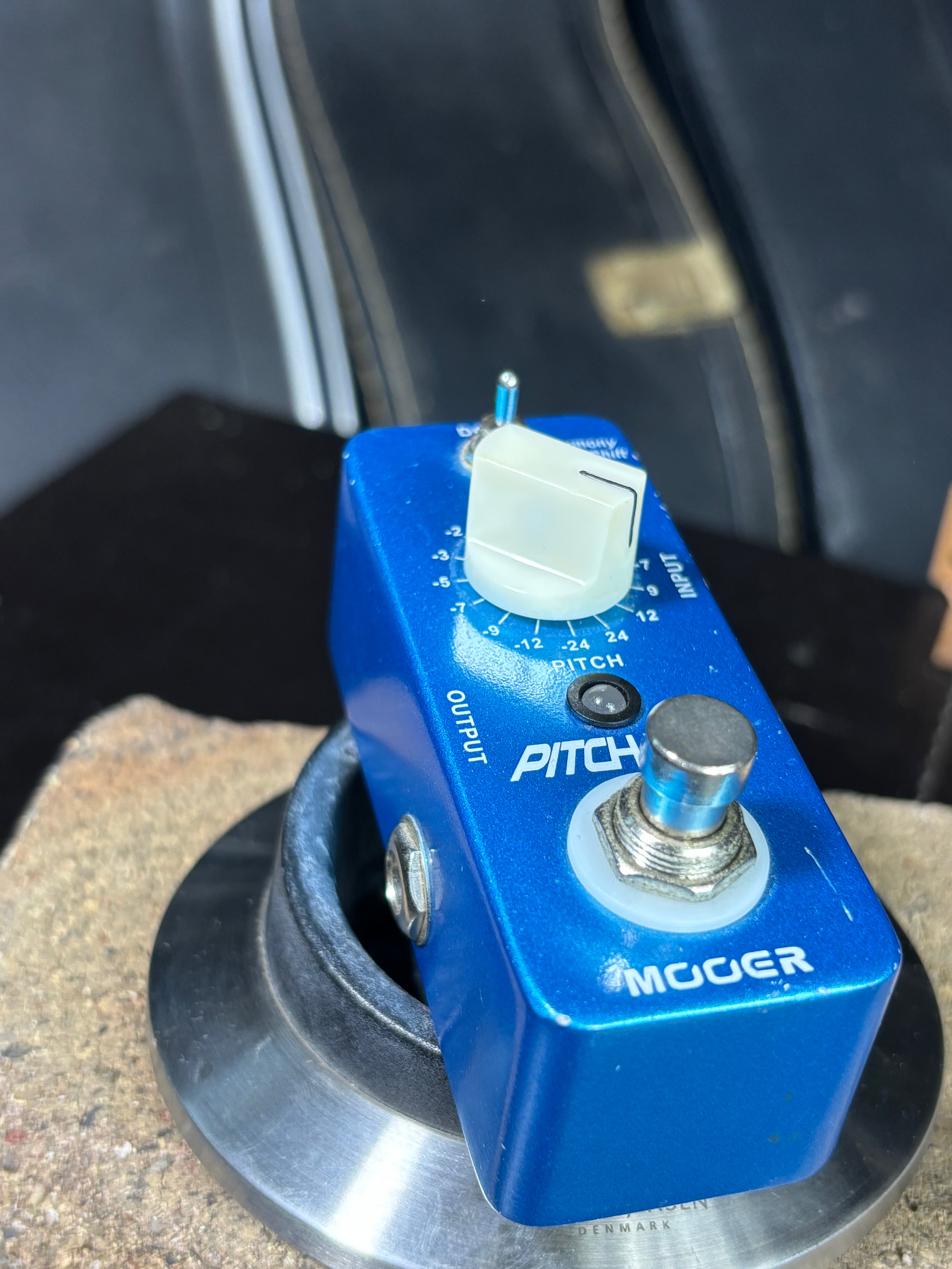 Mooer Pitchbox – Polyphonic Pitch Shifter / Harmonizer Pedal