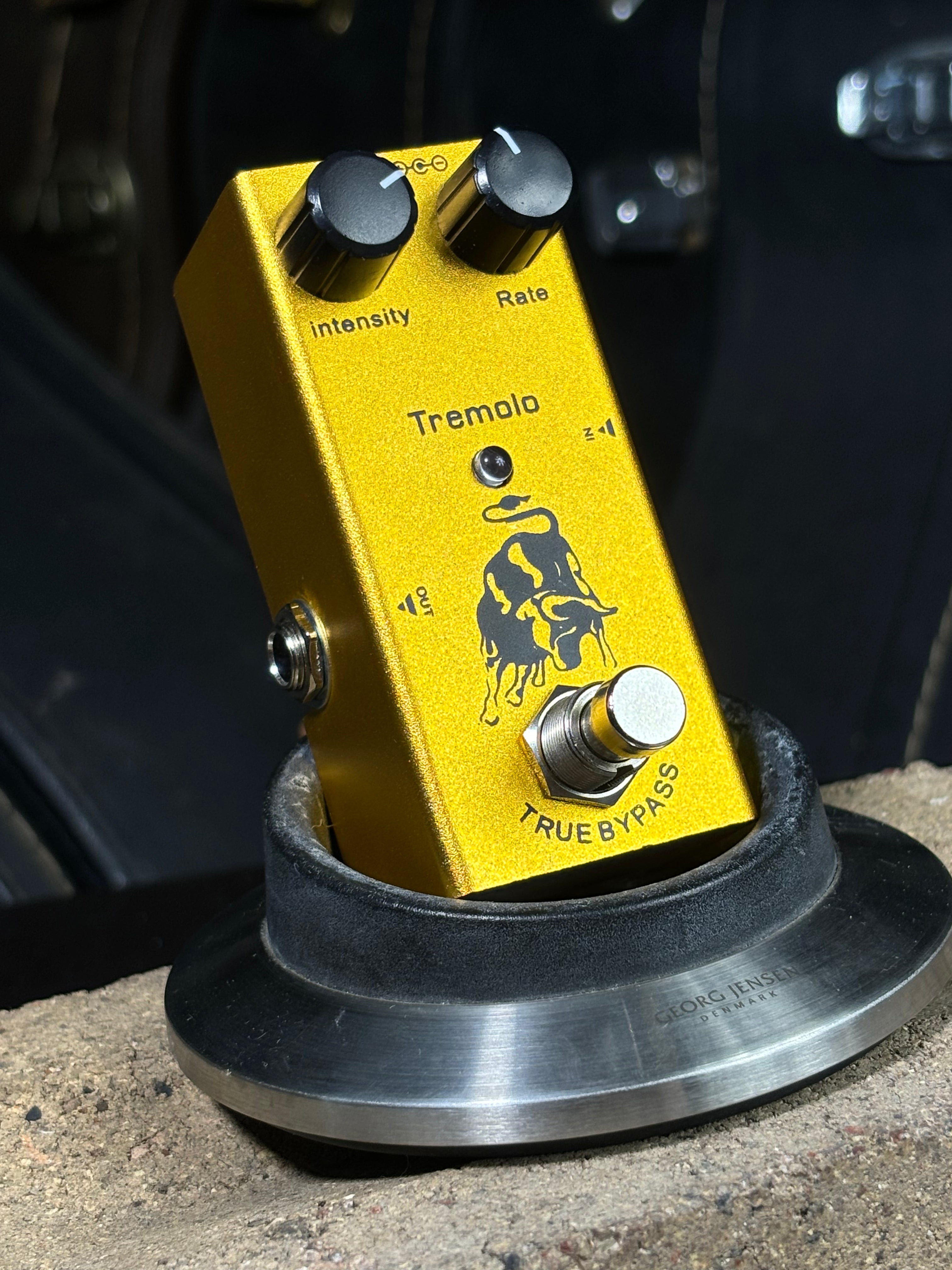 Tremolo Mini – Guitar Effect Pedal (Gold)