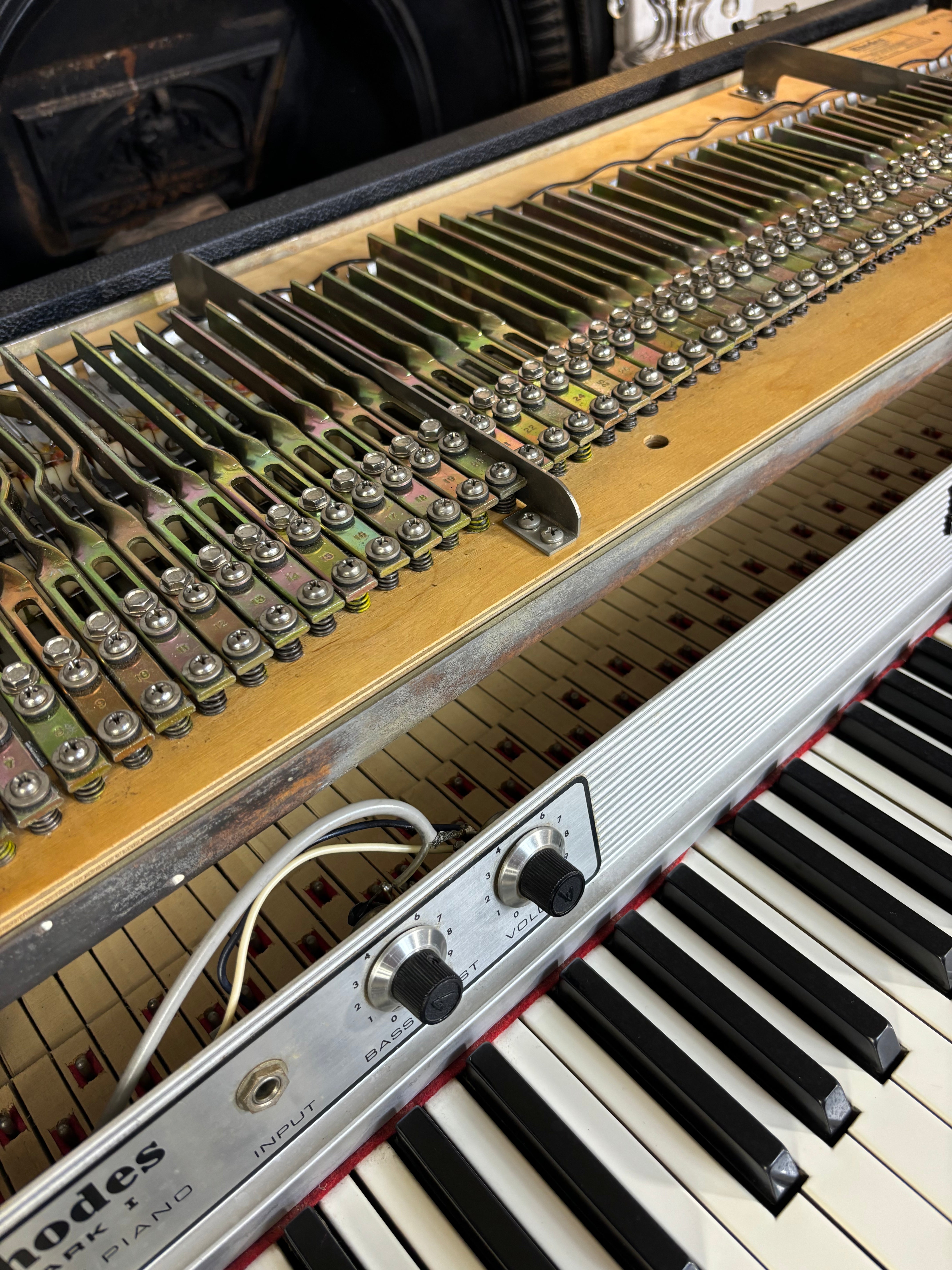 Rhodes Mark I –  Seventy Three – 1978 -Inside