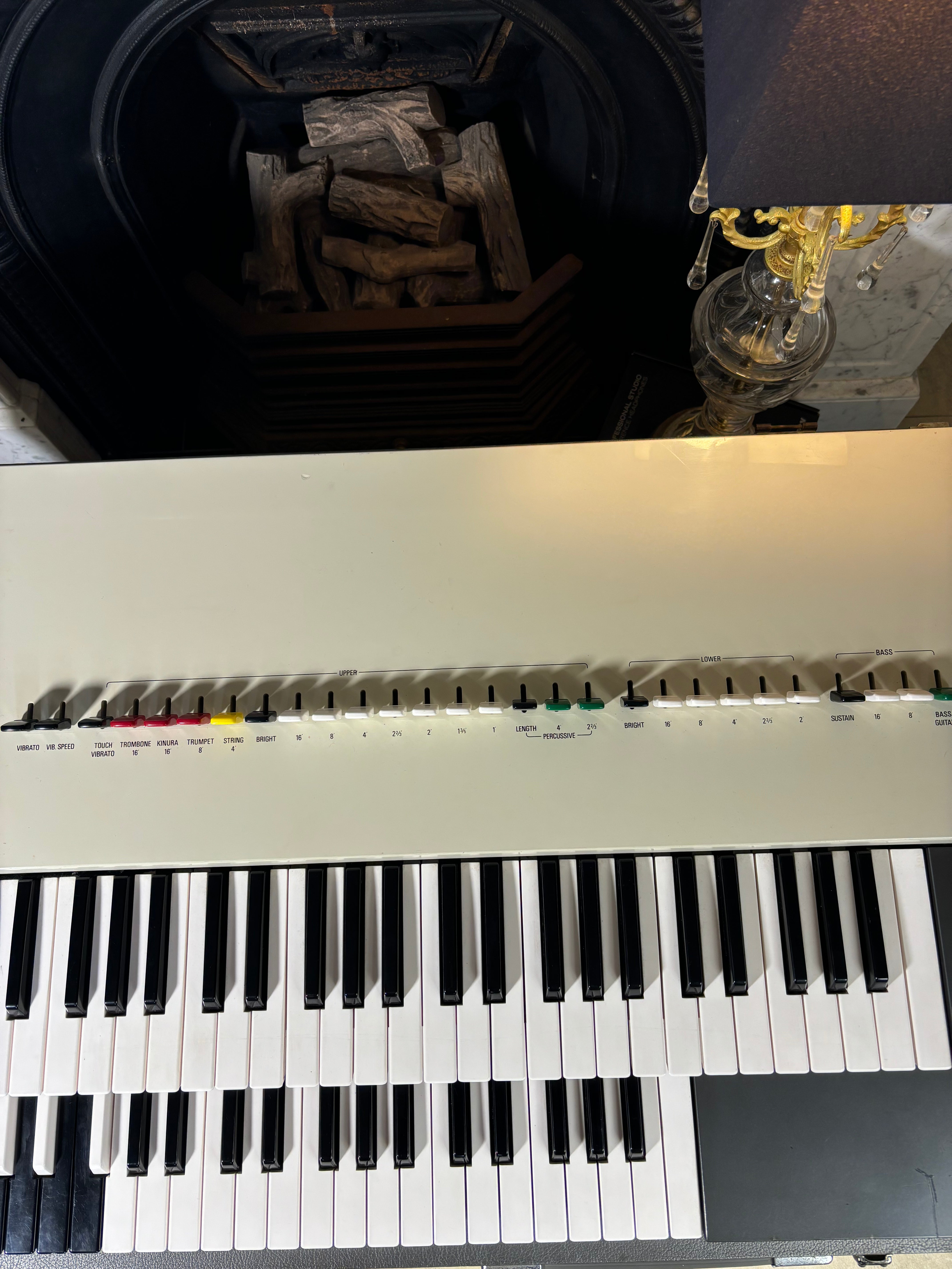 Yamaha YC-25D – Whole product with a fireplace